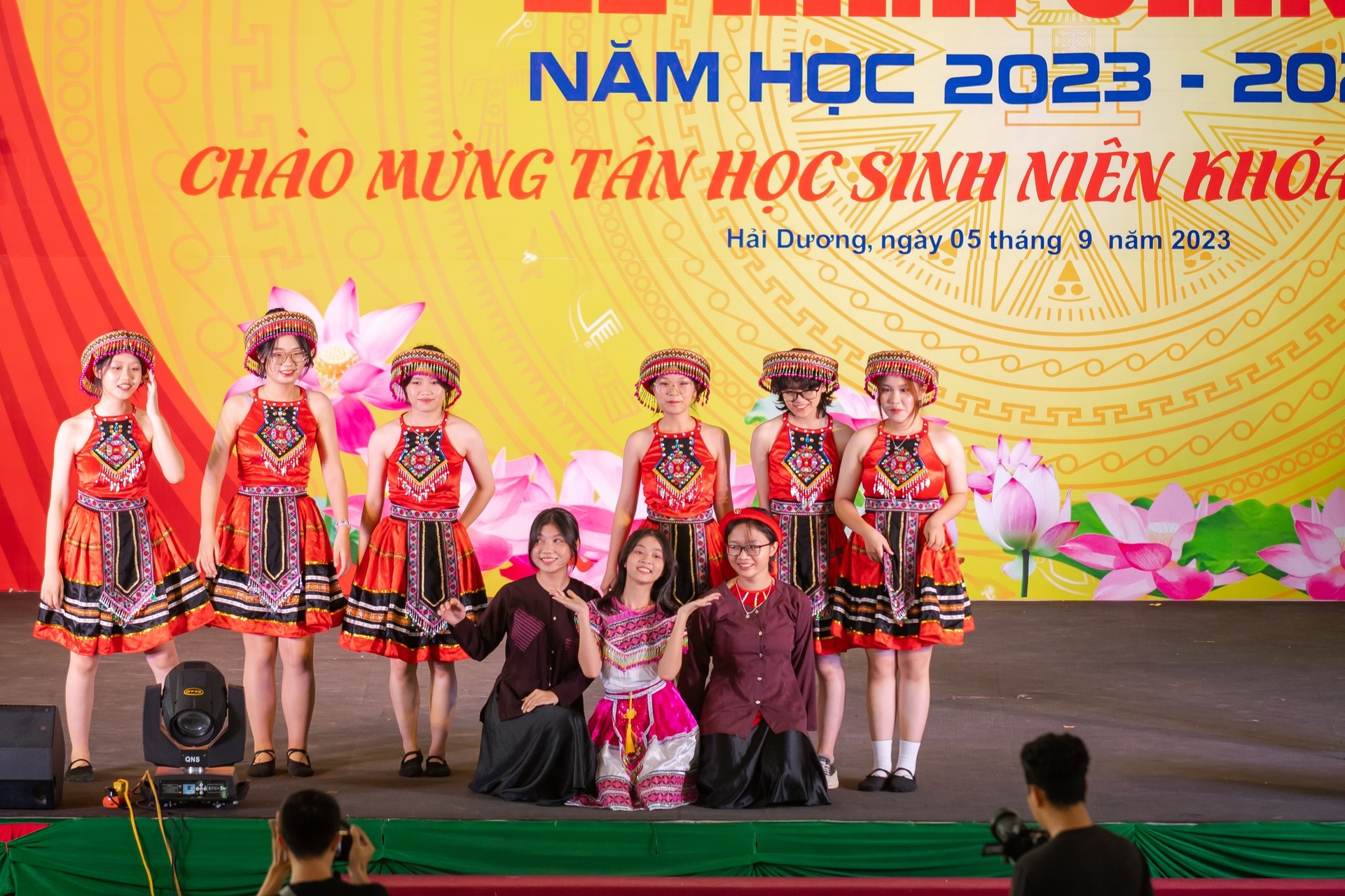 Nhấn để phóng to